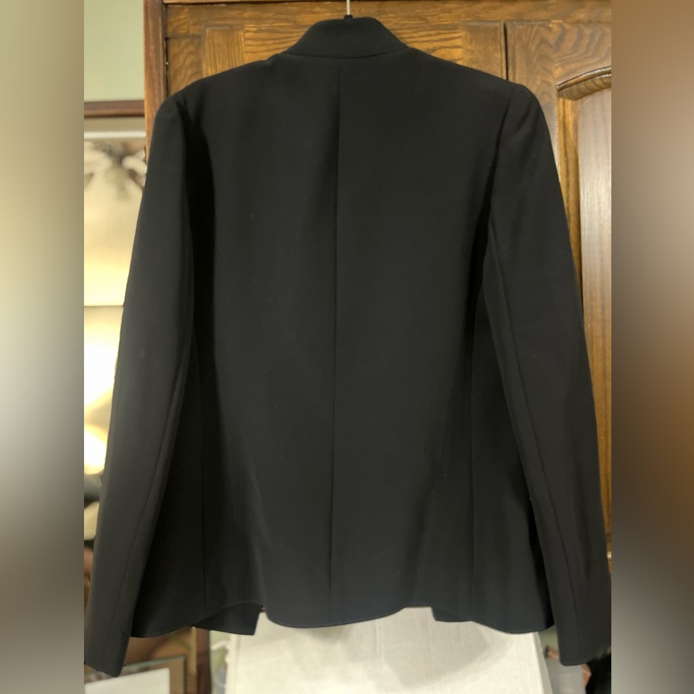 Valentino Boutique Black Jacket Elegant Structured Design - Picture 3 of 7